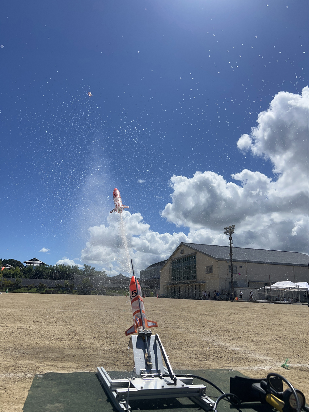 アマノ科学教室「第3 回 水ロケット大会」を開催しました | 公益財団